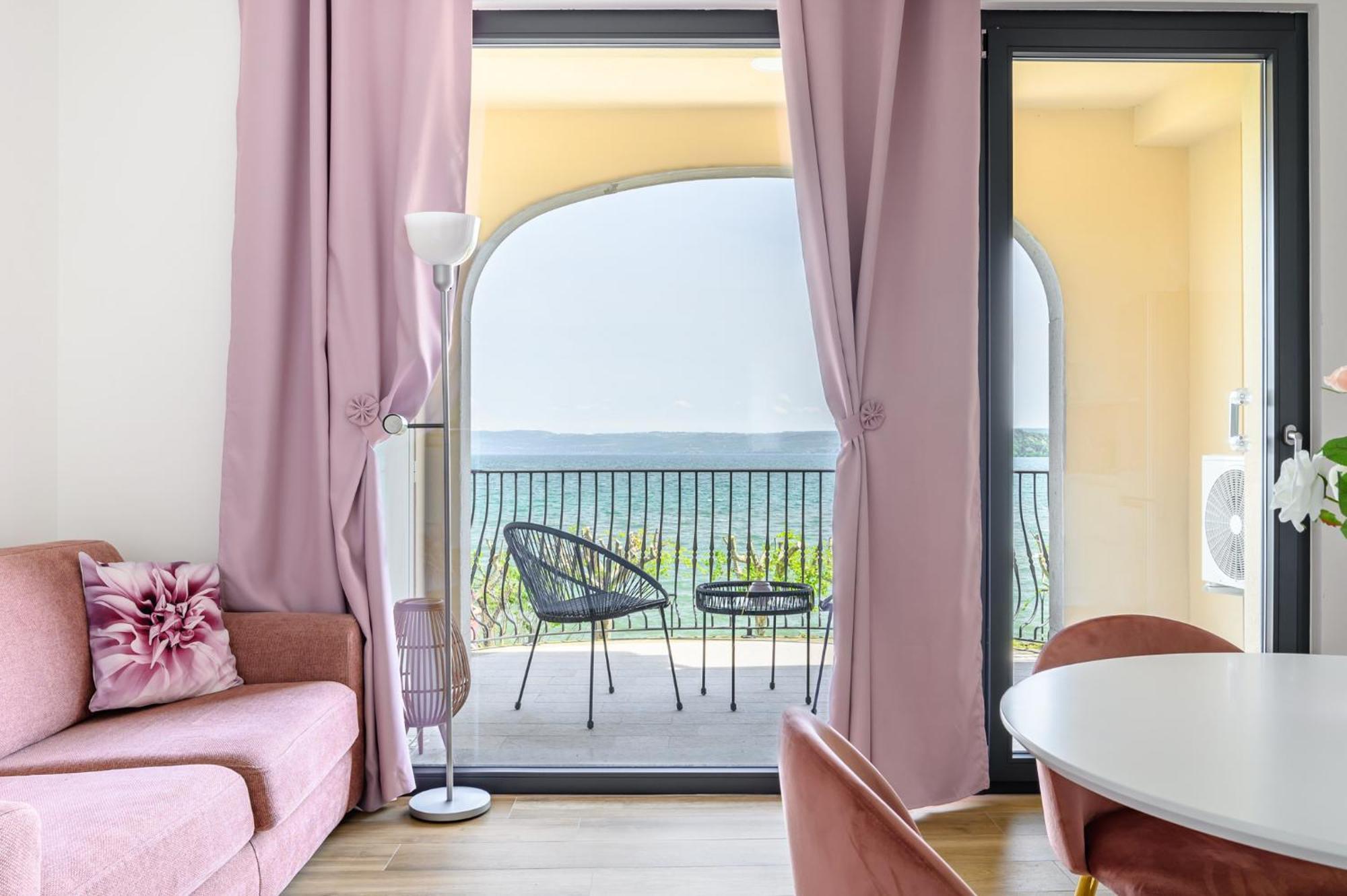 Casa Vacanze Maddalena - Palazzetto Sul Lago - Diamante Rosa 마르타 객실 사진