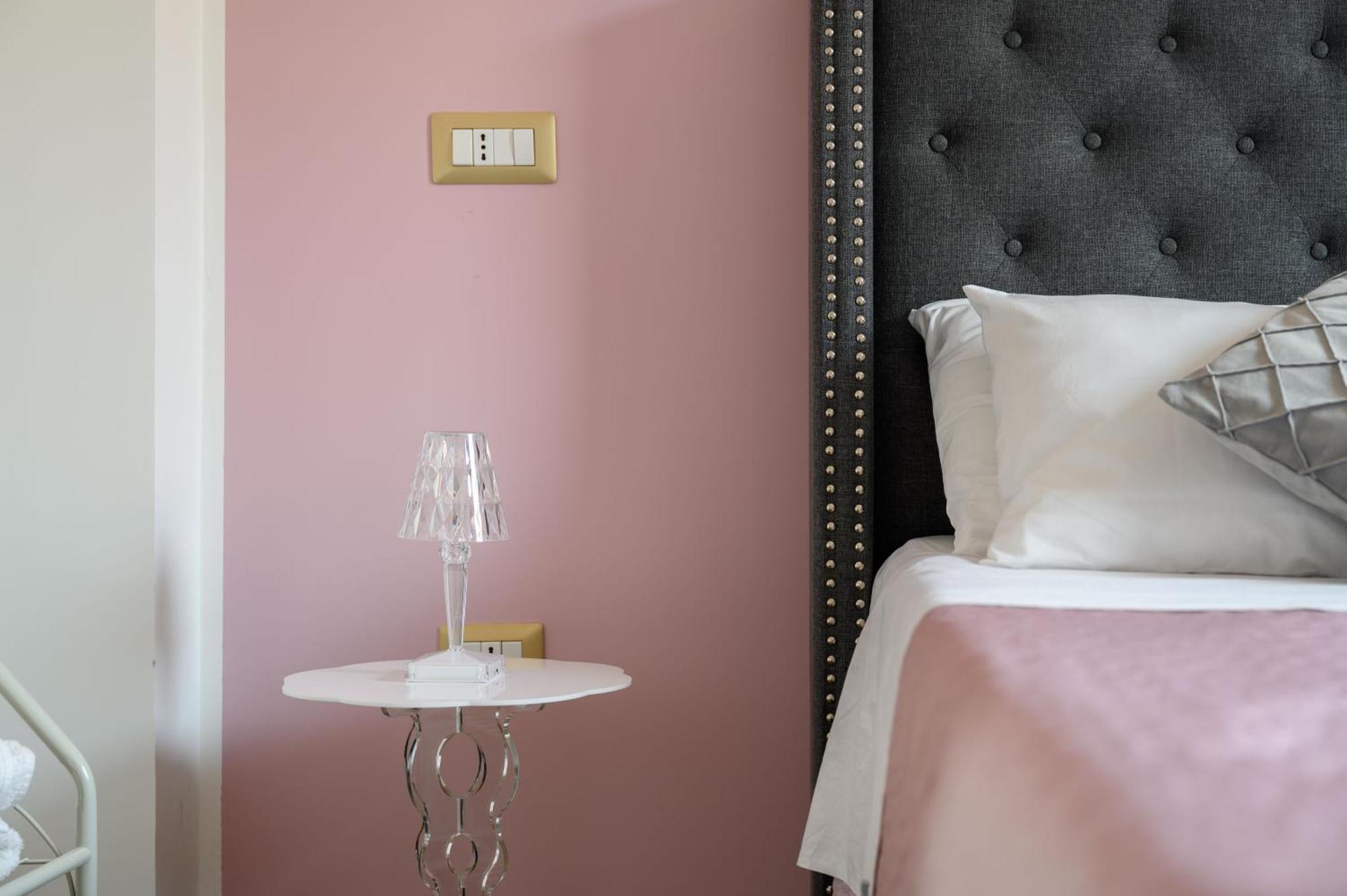 Casa Vacanze Maddalena - Palazzetto Sul Lago - Diamante Rosa 마르타 외부 사진