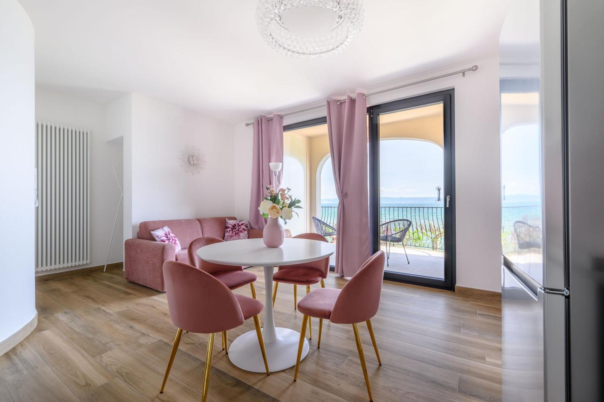 Casa Vacanze Maddalena - Palazzetto Sul Lago - Diamante Rosa 마르타 외부 사진