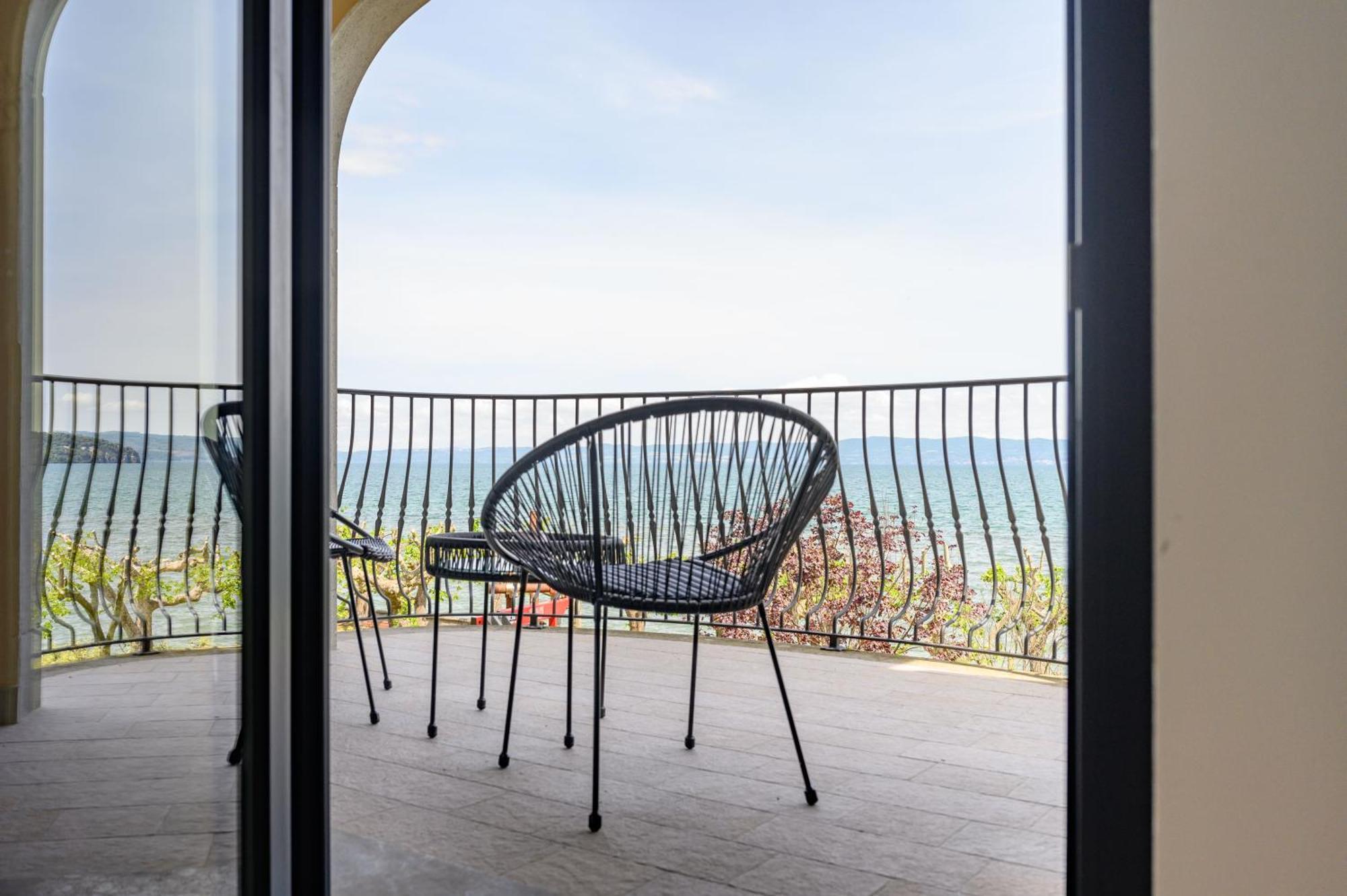 Casa Vacanze Maddalena - Palazzetto Sul Lago - Diamante Rosa 마르타 외부 사진
