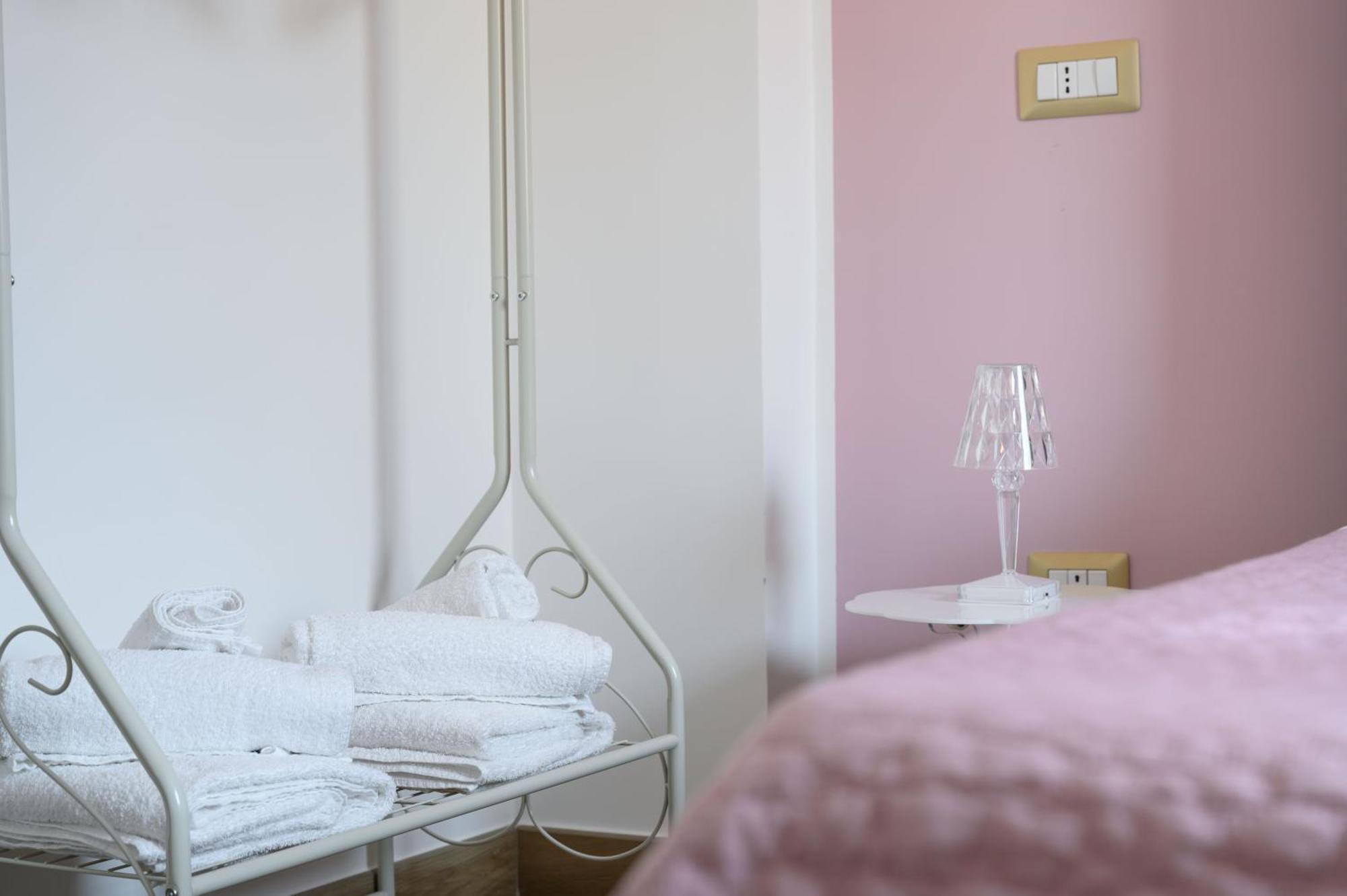 Casa Vacanze Maddalena - Palazzetto Sul Lago - Diamante Rosa 마르타 외부 사진
