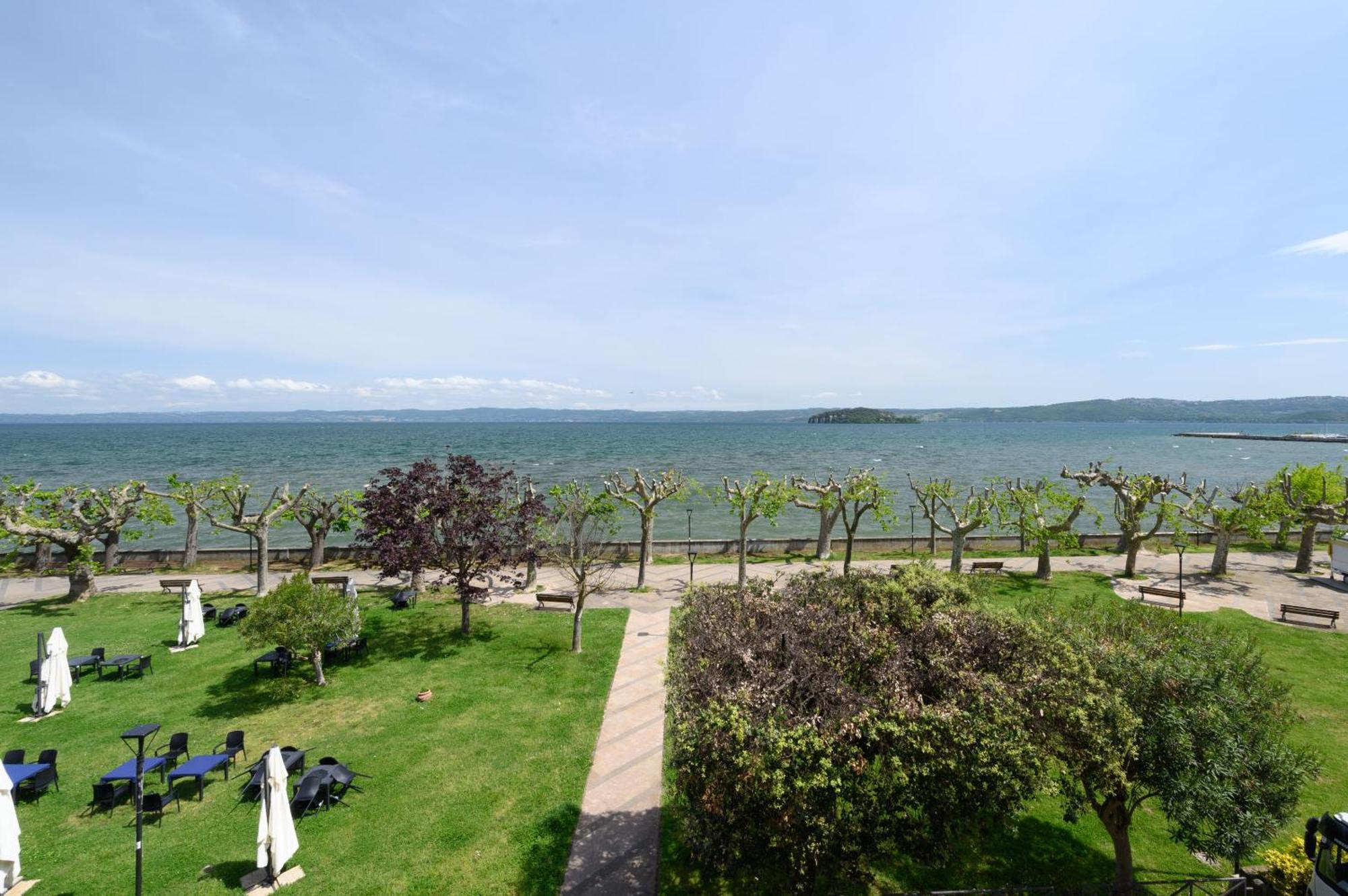Casa Vacanze Maddalena - Palazzetto Sul Lago - Diamante Rosa 마르타 외부 사진